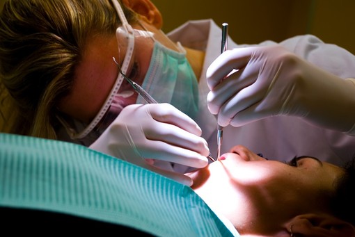 Costa Azzurra, chiudono gli studi dentistici. Col mal di denti…son dolori!