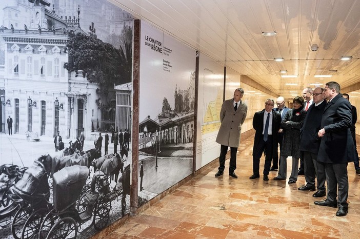 I Principi in visita alla mostra nella stazione di Monaco (Foto Eric Mathon-Palais Princier) I Principi in visita alla mostra nella stazione di Monaco (Foto Eric Mathon-Palais Princier)