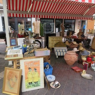 Tanti oggetti, tante curiosità: i marché à la brocante in Costa Azzurra