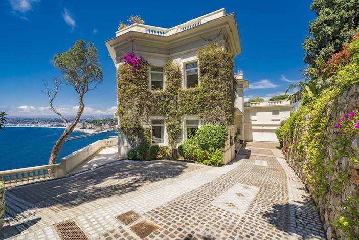 Villa Le Roc Fleuri, Nizza. Foto tratte dal sito dell’agenzia Knight Frank di Cap Ferrat