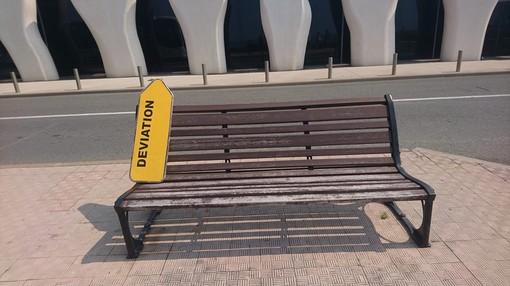 "Anche i cartelli stradali si riposano!", fotografia di Milena Visentini "Anche i cartelli stradali si riposano!", fotografia di Milena Visentini