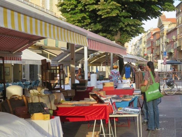 Tanti oggetti, tante curiosità: i marché à la brocante in Costa Azzurra Tanti oggetti, tante curiosità: i marché à la brocante in Costa Azzurra