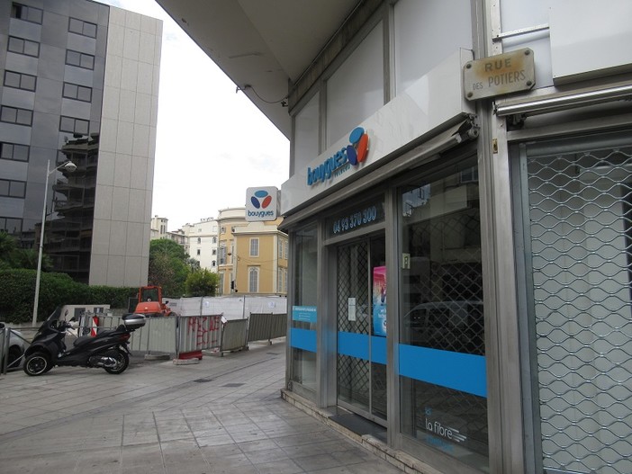 La voragine in Rue de France a Nizza La voragine in Rue de France a Nizza