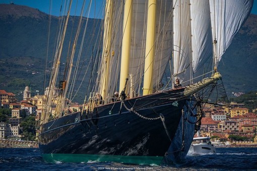 L'Eleganza del Passato Salpa Verso il Futuro a Imperia L'Eleganza del Passato Salpa Verso il Futuro a Imperia