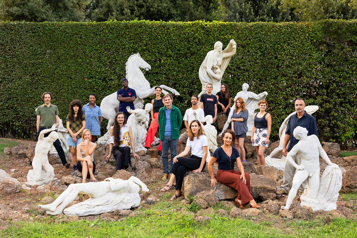 Villa Medici dà il benvenuto ai 15 borsisti della nuova promozione 2026-2027 Villa Medici dà il benvenuto ai 15 borsisti della nuova promozione 2026-2027