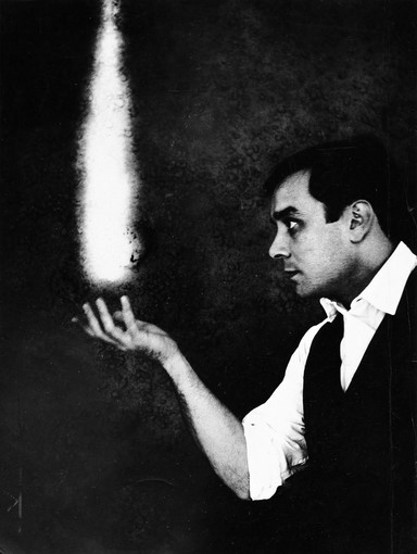 Yves Klein avec la collaboration d’Harry Shunk et John Kender, Le rêve de feu, ca 1960. © Succession Yves Klein, ADAGP, Paris.