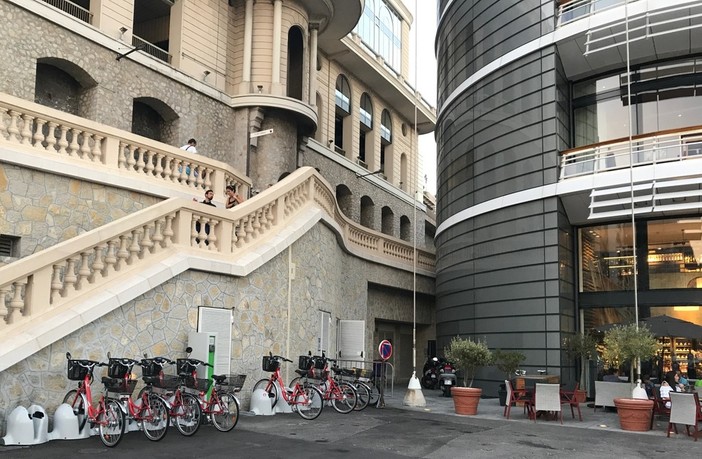 Bici elettriche nel Principato di Monaco? 1 ogni 370 residenti, al via anche la nuova stazione allo Yacht Club
