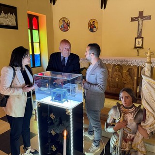 L’anneau di Jeanne d’Arc: un simbolo di fede e storia esposto a Mentone