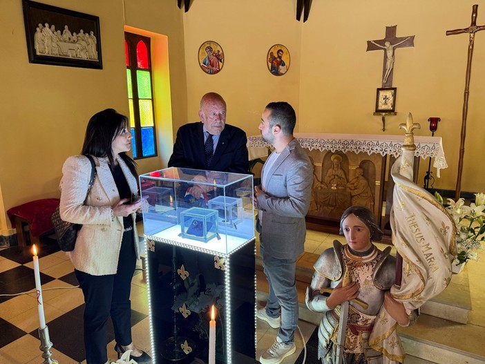 L’anneau di Jeanne d’Arc: un simbolo di fede e storia esposto a Mentone L’anneau di Jeanne d’Arc: un simbolo di fede e storia esposto a Mentone