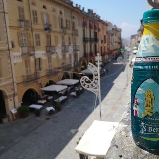 Acqua San Bernardo celebra Cuneo in una "limited edition" per l'Illuminata (VIDEO)