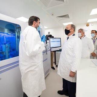 Alberto II ha inaugurato apparecchiature che consentono al Principato di essere più autonomo in termini di screening PCR, cioè dei virus
