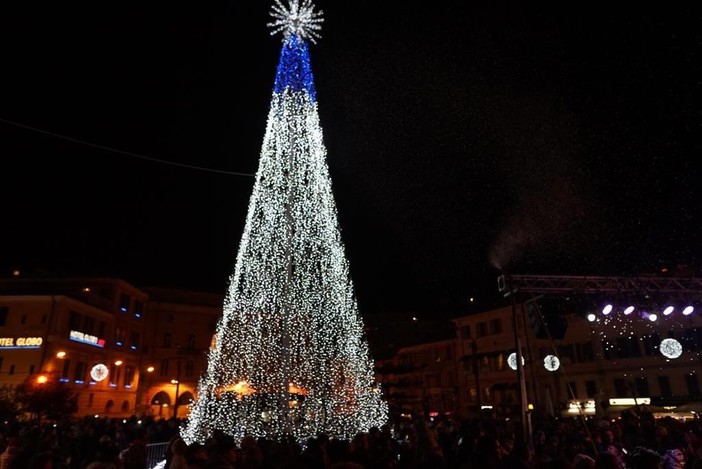 Natale a Sanremo con musica, giochi di luce e tanto divertimento