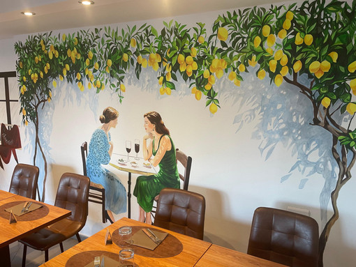 Il ristorante-pizzeria “430 Gradi da Anastasio”, l’arte murale di Giulia Dal Bon. Il ristorante-pizzeria “430 Gradi da Anastasio”, l’arte murale di Giulia Dal Bon.