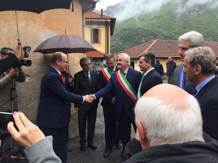 Alberto II a Valdieri per ricevere l'onorificenza di cinque comuni