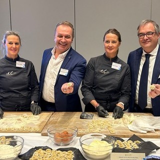 Alcuni momenti della riuscita serata di presentazione promossa dall'Atl del Cuneese Alcuni momenti della riuscita serata di presentazione promossa dall'Atl del Cuneese