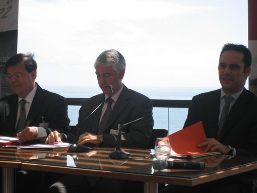 Da sinistra Francisco Galindo-Veléz rappresentante dell'UNHCR in Francia ed a Monaco, Franck Biancheri e Frédéric Platini