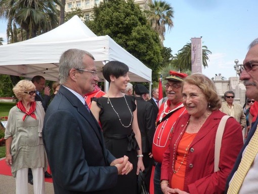 Nizza: Anita Garibaldi ha ricevuto la cittadinanza onoraria dal Sindaco Estrosi Nizza: Anita Garibaldi ha ricevuto la cittadinanza onoraria dal Sindaco Estrosi