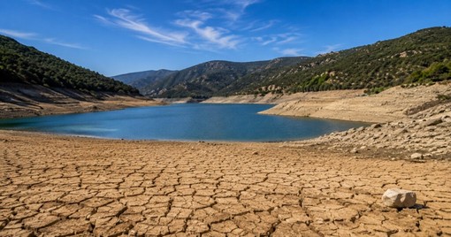 La siccità morde la Costa Azzurra: il prefetto stringe la vite, scatta il livello di crisi in cinque comuni La siccità morde la Costa Azzurra: il prefetto stringe la vite, scatta il livello di crisi in cinque comuni