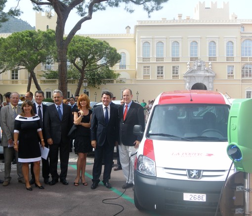 Da destra: S.A.S. il Principe Sovrano cicrondato da Christian Estrosi sindaco di Nizza presidente della CU Nice Côte d’Azur; Véronique Paquis e Alain Philip, aggiunti al sindaco; Marie-Pierre Gramaglia ministro monegasco ambiente e urbanismo; Bernard Fautrier, vice presidente della Fondazione Albert II e Louis Negre sindaco di Cagnes-sur-Mer
