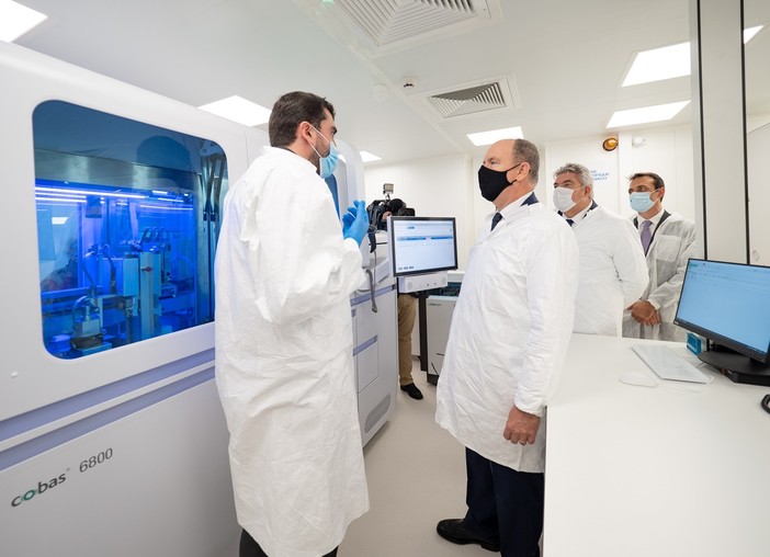 Alberto II ha inaugurato apparecchiature che consentono al Principato di essere più autonomo in termini di screening PCR, cioè dei virus