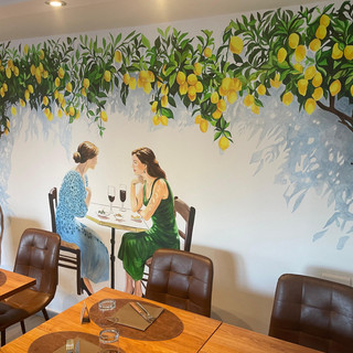 Il ristorante-pizzeria “430 Gradi da Anastasio”, l’arte murale di Giulia Dal Bon.
