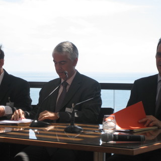 Da sinistra Francisco Galindo-Veléz rappresentante dell'UNHCR in Francia ed a Monaco, Franck Biancheri e Frédéric Platini
