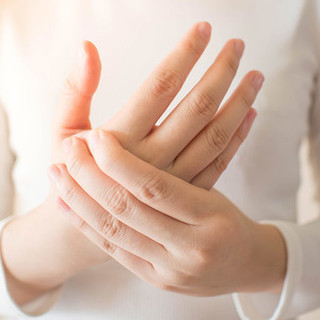 Artrite, come riconoscere i sintomi iniziali