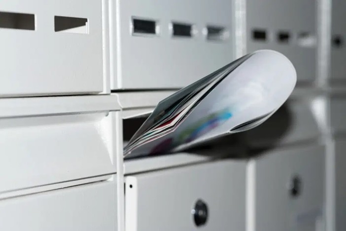 Falsi volantini con il logo del Comune di Nizza: allarme truffa nelle cassette postali Falsi volantini con il logo del Comune di Nizza: allarme truffa nelle cassette postali