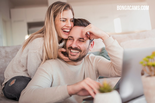 Una giornalista ha fatto un esperimento: ha registrato sul sito webcam BongaCams e ha guadagnato 800 euro! Una giornalista ha fatto un esperimento: ha registrato sul sito webcam BongaCams e ha guadagnato 800 euro!