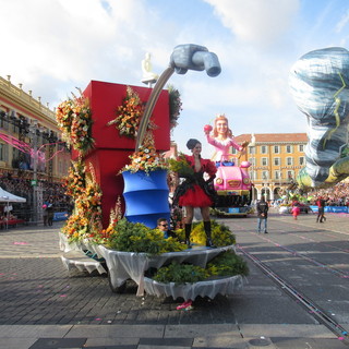 Oggi, alle 14,30, si svolge a Nizza la penultima Battaglia dei Fiori del Carnevale 2017
