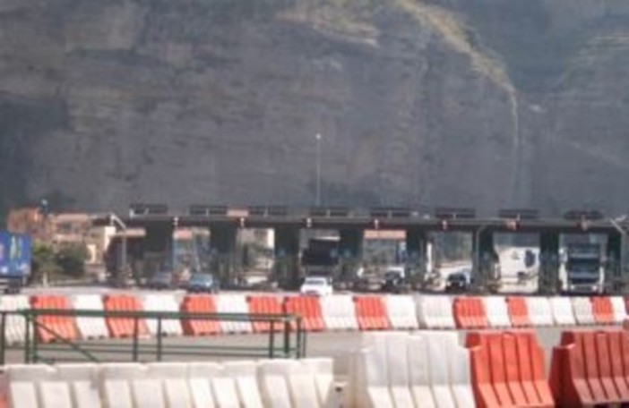 Ventimiglia: transito vietato ai mezzi pesanti in Francia, in occasione del G20 di mercoledì e giovedì Ventimiglia: transito vietato ai mezzi pesanti in Francia, in occasione del G20 di mercoledì e giovedì