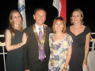 Bernard Bensa con la sua famiglia