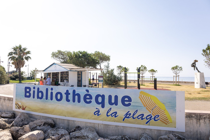 Biblioteca in spiaggia. Foto: ©Ville de Menton Biblioteca in spiaggia. Foto: ©Ville de Menton