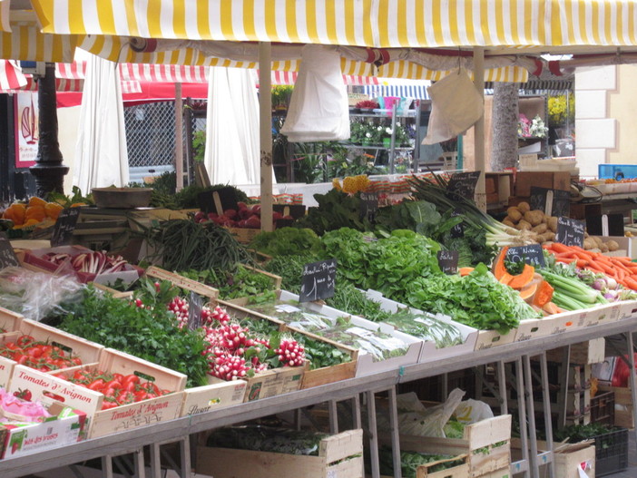 A Villeneuve Loubet torna il tradizionale appuntamento di fine mese con il mercato italiano A Villeneuve Loubet torna il tradizionale appuntamento di fine mese con il mercato italiano