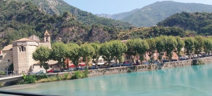 La cucina dell'ospedale di Breil-sur-Roya: un cuore pulsante per l'Intera valle con 900 pasti casalinghi al giorno La cucina dell'ospedale di Breil-sur-Roya: un cuore pulsante per l'Intera valle con 900 pasti casalinghi al giorno