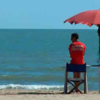 Monaco, il Comune è alla ricerca di 8 bagnini per l'estate 2023