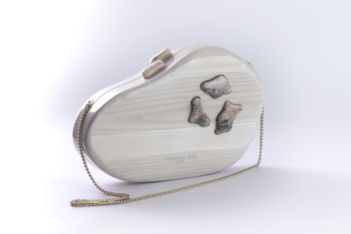 Valentina Asia crea MINERARIA: la borsa che parla di RESILIENZA Valentina Asia crea MINERARIA: la borsa che parla di RESILIENZA