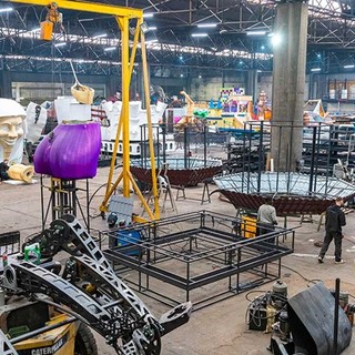 Carnavaliers al lavoro nella Halle Spada di Nizza