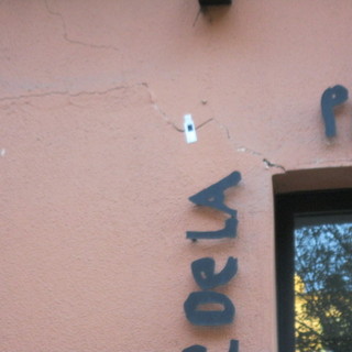 Fessure sui muri: cosa fare?