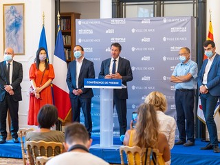 Un momento della conferenza stampa di presentazione dell'ordinanza che rende obbligatorie le mascherine