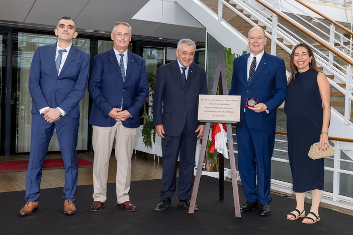 Da sinistra: Karim Tabchiche, Christophe Robino, Michel Gramaglia e Cyrielle Colle con S.A.S. il Principe Sovrano in occasione dell'80° anniversario del Tribunal du Travail. © Palais princier- Frédéric Nebinger. Da sinistra: Karim Tabchiche, Christophe Robino, Michel Gramaglia e Cyrielle Colle con S.A.S. il Principe Sovrano in occasione dell'80° anniversario del Tribunal du Travail. © Palais princier- Frédéric Nebinger.