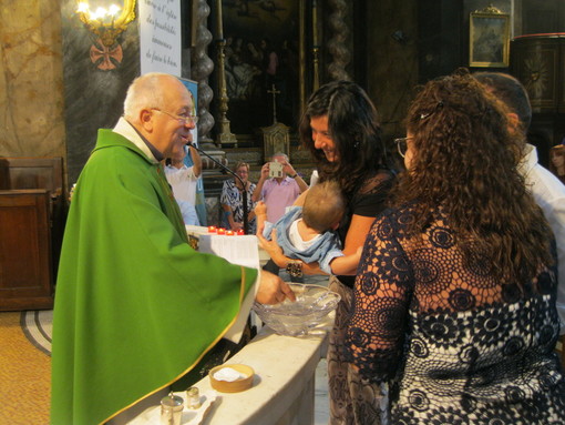 Giornata di festa per la comunità italiana di Nizza: battesimo alla chiesa di San Martin e Saint Augustin