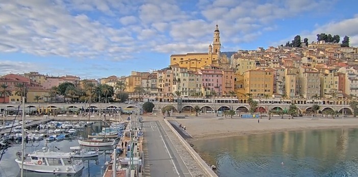 Per ulteriori informazioni sugli eventi a Mentone e per consultare il programma completo, visitate il sito ufficiale: https://www.menton.fr/ Per ulteriori informazioni sugli eventi a Mentone e per consultare il programma completo, visitate il sito ufficiale: https://www.menton.fr/