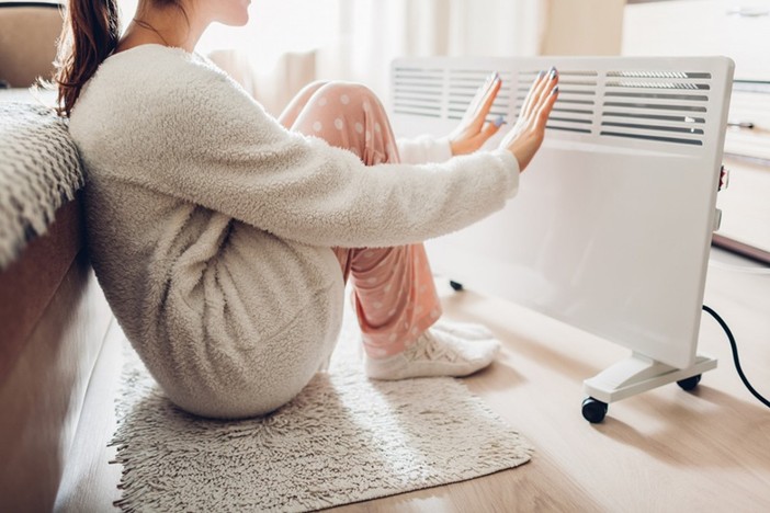 Casa troppo fredda (o troppo calda)? Ecco qual è la temperatura legale e cosa può fare l’inquilino