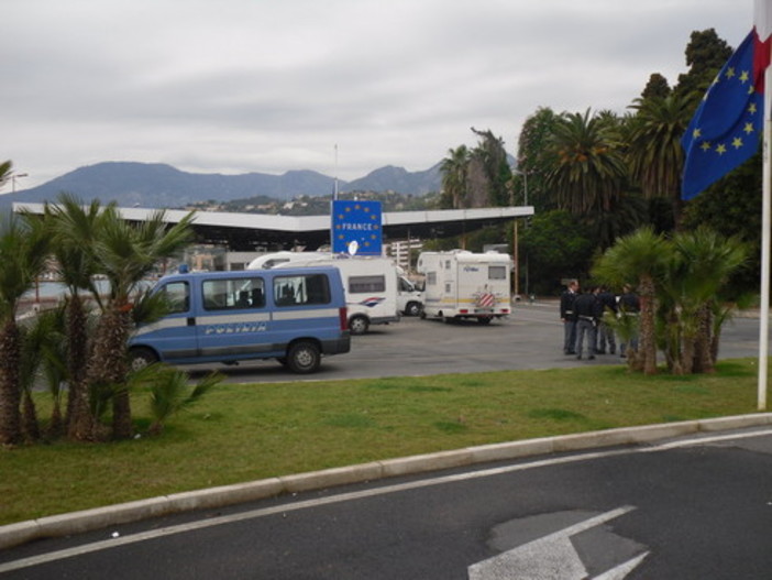 Da ieri pattuglie miste sorvegliano il confine di Stato tra Francia e Italia