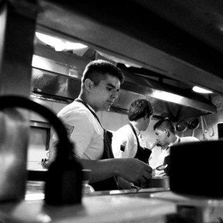 Controlli nei locali e nelle cucine professionali: cosa devono sapere davvero titolari e dipendenti