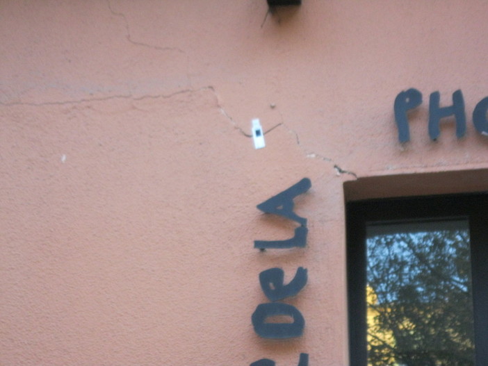 Fessure sui muri: cosa fare?