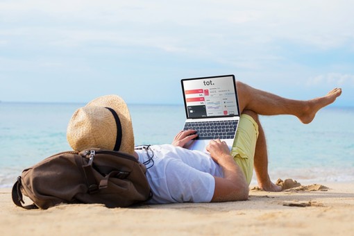 Il nuovo volto del lavoro tra Italia e Francia: professionisti e PMI nella Riviera della flessibilità Il nuovo volto del lavoro tra Italia e Francia: professionisti e PMI nella Riviera della flessibilità