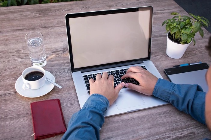 Lavori seri che si possono fare grazie ad internet Lavori seri che si possono fare grazie ad internet
