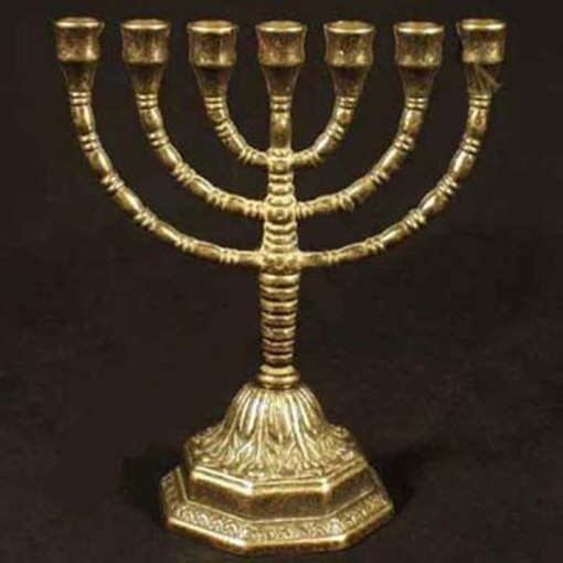 Il candelabro ebraico ad otto braccia Il candelabro ebraico ad otto braccia